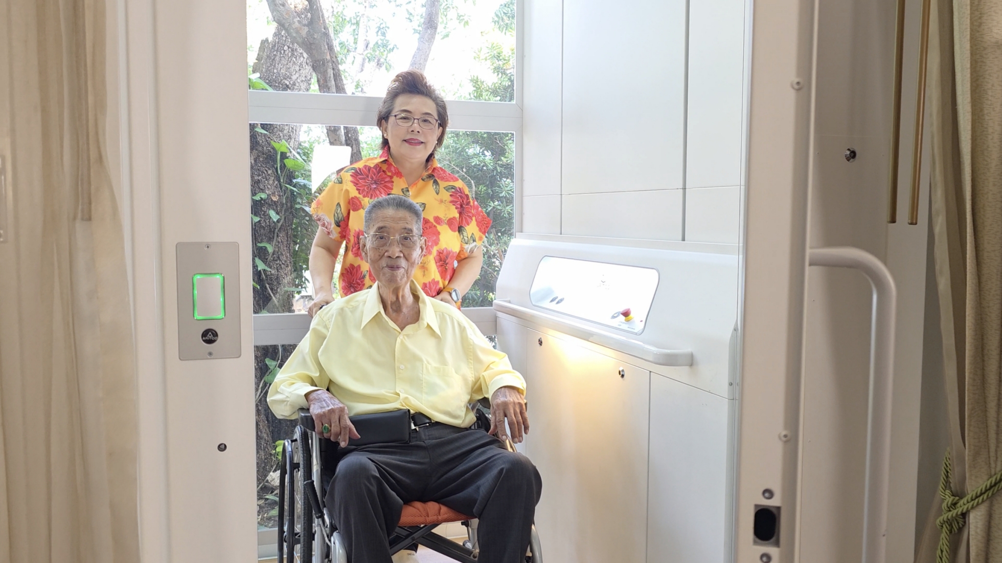 คุณอาม่าชนิดา, คุณอากง และคุณศิริรัตน์ สุเมธโชติเมธา รูปที่ 3